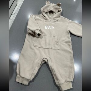 Gap baby boy teddy one piece 
6-12 months